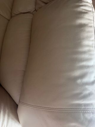 Sofá de 2 plazas en piel beige