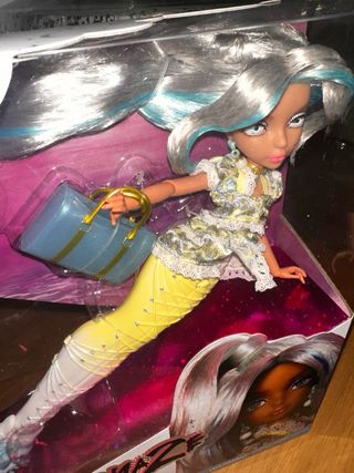 Muñeca Mermaze Mermaidz Casea Color Change