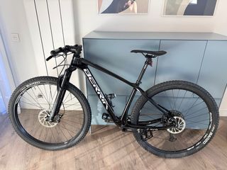 Bicicleta de carbono Berria Bravo como nueva.