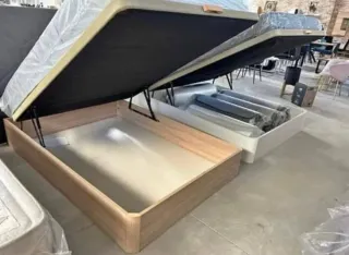 Canapé de tela y madera