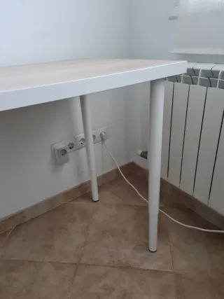 Mesa escritorio Ikea madera y metal