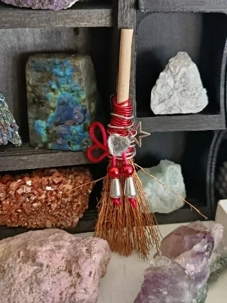 Escoba de bruja hechizo de amor