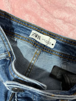 Pantalón vaquero Zara campana azul