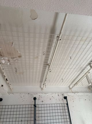 Estanterías de pared metálicas negras