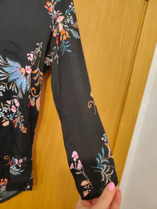 Blusa Stradivarius Estampado Floral Negra