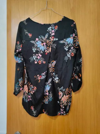 Blusa Stradivarius Estampado Floral Negra