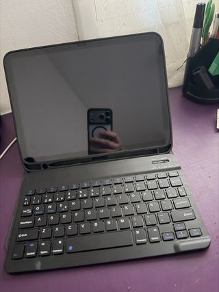 iPad Air Negro con Teclado , nuevo con 7 cargas