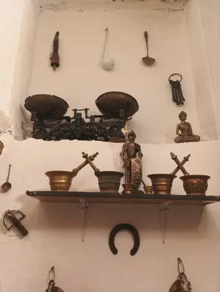 Antigüedades varias: y muchas cosas más k no se ve