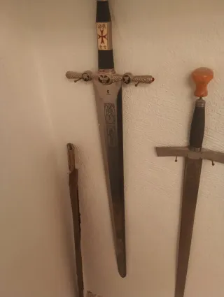 Antigüedades varias: y muchas cosas más k no se ve