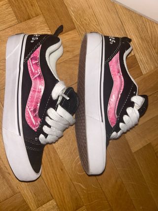 Zapatillas Vans Negras y Rosas Nuevas