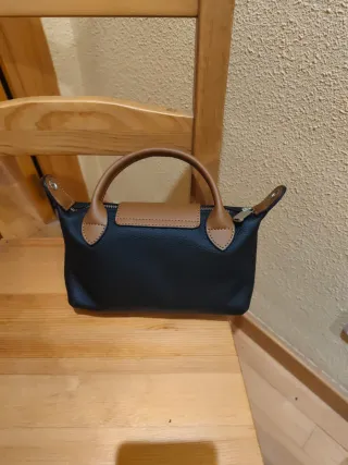 Bolso piel negro detalle camel