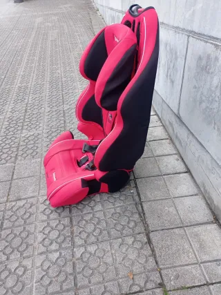 Silla de coche Babyauto roja y negra