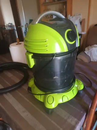 Aspiradora Cecotec con filtro de agua