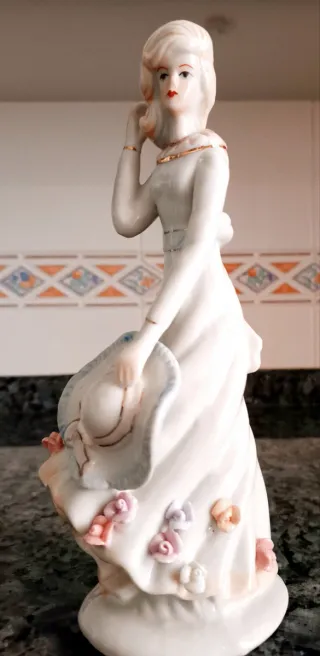 Figura 25cm y Portafotos Blanco