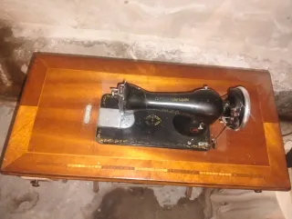 Máquina de coser antigua Alfa