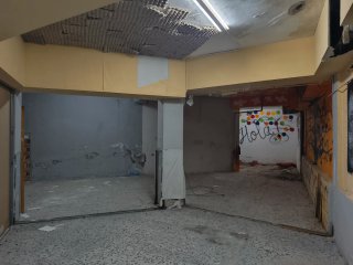 Venda de local con Almacén y trasteros. Inversión.