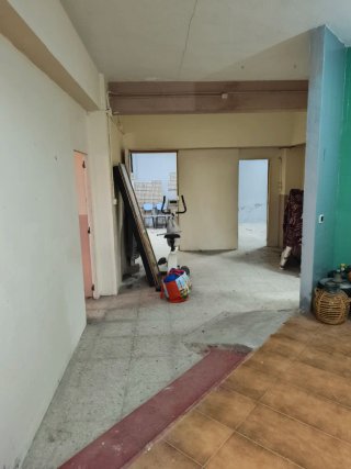 Venda de local con Almacén y trasteros. Inversión.
