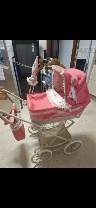 Cochecito de muñecas rosa