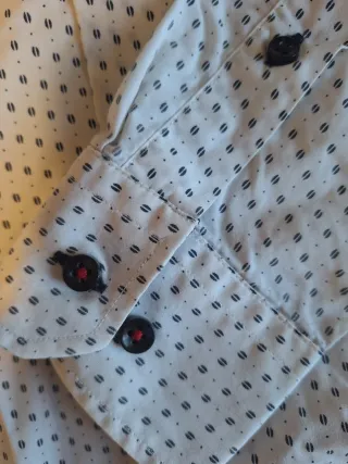 Camisa Slim Fit Estampada en blanco y azul marino