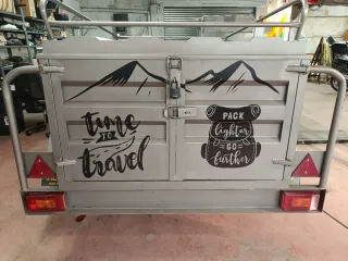 Remolque cerrado 750kg