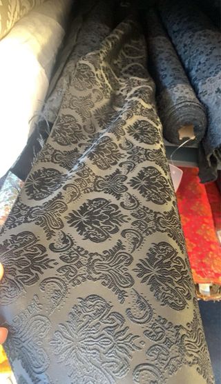 Tela brocado negra con dibujo