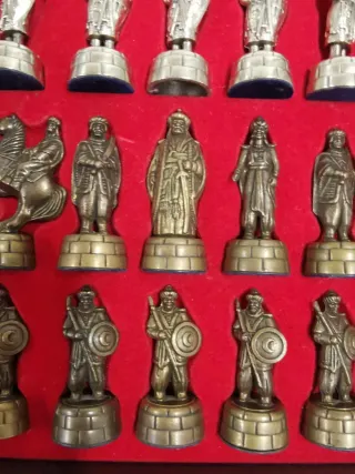 Ajedrez Metálico Medieval Figuras Detalladas