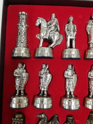 Ajedrez Metálico Medieval Figuras Detalladas