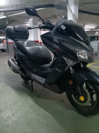 Kymco 300 Maxi Scooter