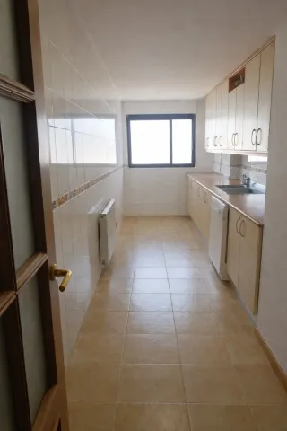 Piso 3 dormitorios 2 cuartos de baño despensa.