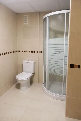 Piso 3 dormitorios 2 cuartos de baño despensa.