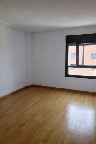 Piso 3 dormitorios 2 cuartos de baño despensa.