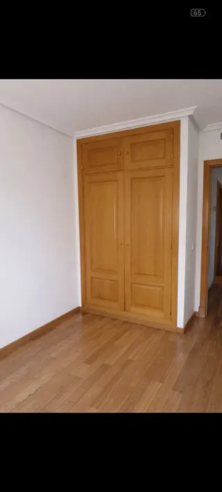 Piso 3 dormitorios 2 cuartos de baño despensa.