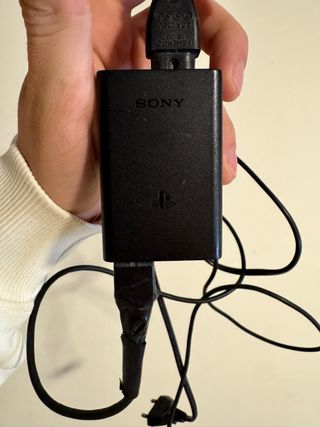 PS Vita PCH-1004 + 7 juegos + cargador + memoria