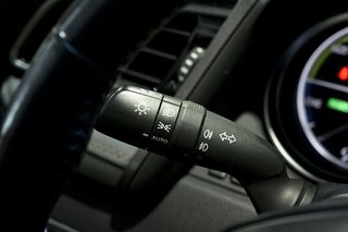 Toyota Camry   2.5 220H Advance