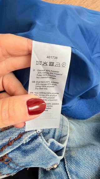 Cappotto blu elettrico con cintura