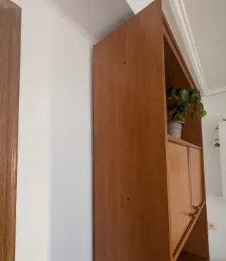 Estantería madera con armarios
