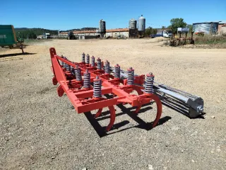 Cultivador Chisel con rodillo