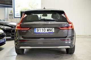 Volvo V60   2.0 B4 D AWD Cross Country Core Auto