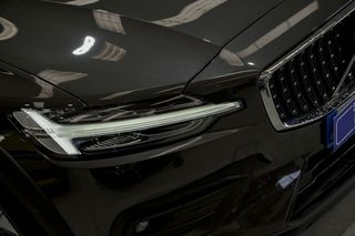 Volvo V60   2.0 B4 D AWD Cross Country Core Auto