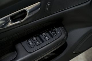 Volvo V60   2.0 B4 D AWD Cross Country Core Auto