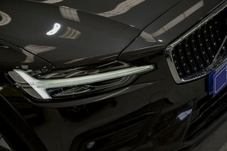 Volvo V60 2.0 B4 D AWD Cross Country Core Auto