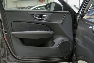 Volvo V60   2.0 B4 D AWD Cross Country Core Auto