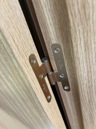 Puerta de madera clara