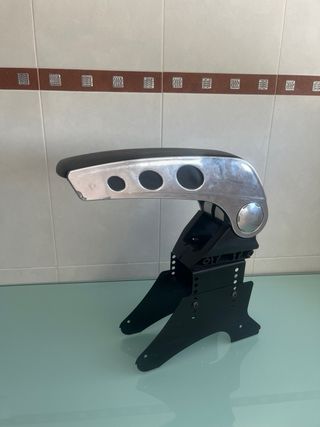 Reposabrazos Coche Negro y Cromado