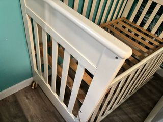Cuna de bebé color beige