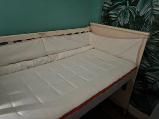 Cuna de bebé color beige