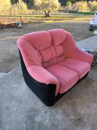 Sofá de 2 plazas rosa y negro