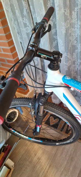 Bicicleta Montaña Berg 19 Trail Rock 2.1 con casco