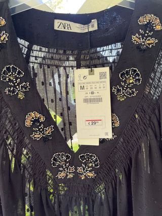 Blusa Zara bordada negra Talla M