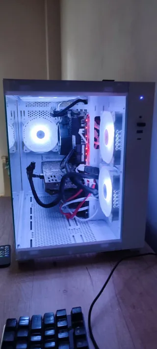 PC Gaming MSI con luces RGB